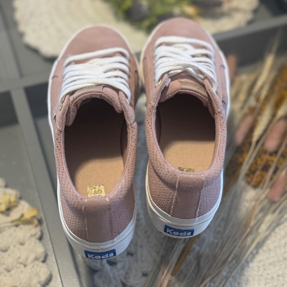 Keds pink canvas lace ups - Picture 2 of 3